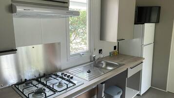 Køleskab, mikrobølgeovn, kaffe-/temaskine