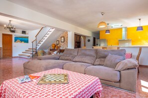 Fernseher, Kamin