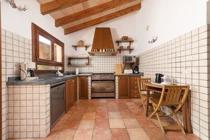 Fridge, microwave, dishwasher, coffee/tea maker