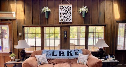 Cottage on Laurel Lake with Garage Loft that sleeps up to 15