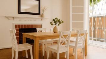 Family House, Patio | Ruang makan