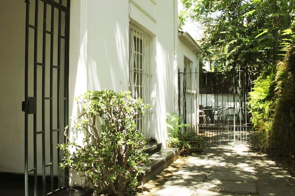 Casa y patio en mejor barrio de Santiago