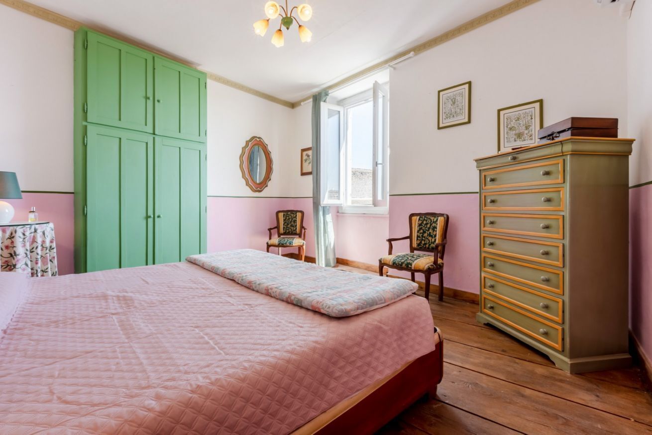 2 bedrooms, iron/ironing board