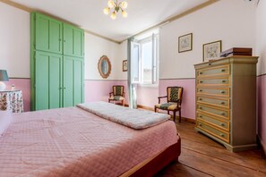 2 Schlafzimmer, Bügeleisen/Bügelbrett