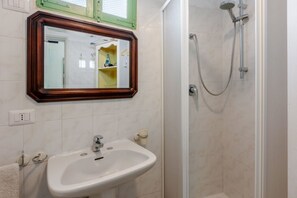 Shower, bidet, towels - GuestHost - La Meridiana (Laconi)