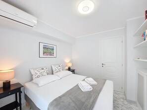 2 عدّة غرف نوم ومكواة/لوح كي