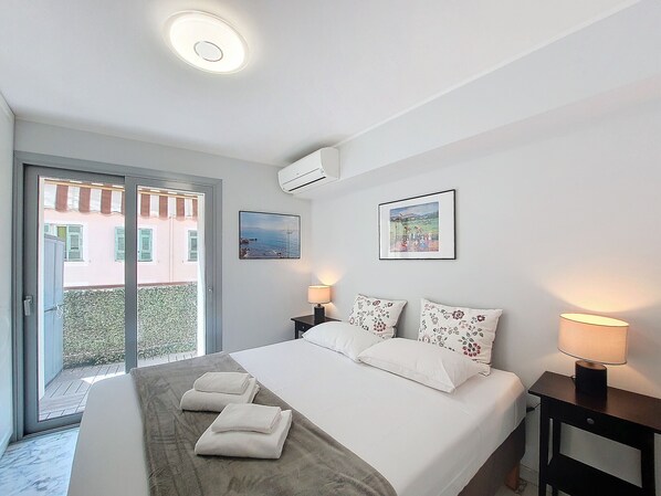 2 bedrooms, iron/ironing board