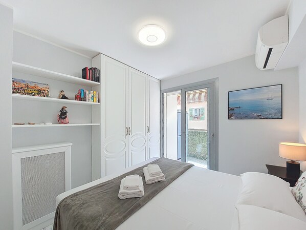 2 bedrooms, iron/ironing board