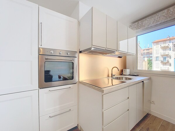 Fridge, microwave, oven, dishwasher