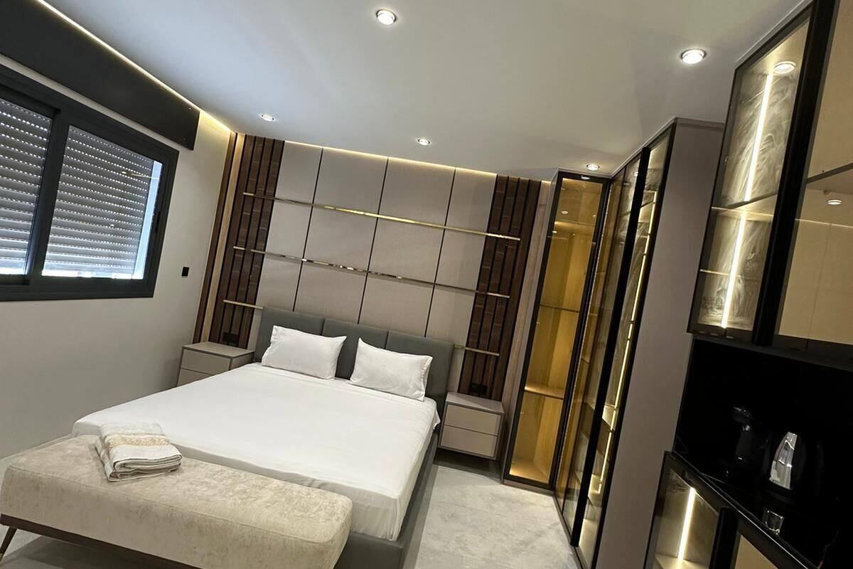 Luxury Studio Suite, City View | Blackout drapes, free WiFi