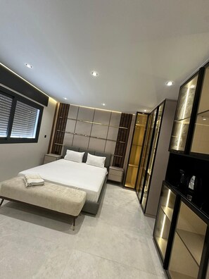 Luxury Studio Suite, City View | Blackout drapes, free WiFi