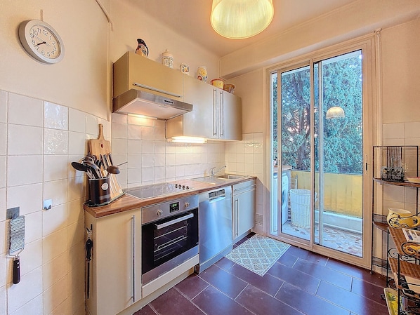 Fridge, microwave, oven, dishwasher
