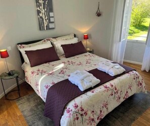 1 Schlafzimmer, Zimmersafe, Schreibtisch, Bügeleisen/Bügelbrett