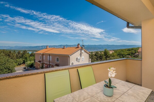 Outdoor dining - Brand new App Sunshine in Klimno with two bedrooms and balcony with Sea View (Klimno)
