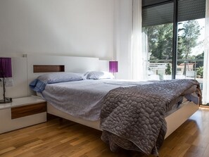 4 chambres, fer et planche à repasser, Wi-Fi, draps fournis