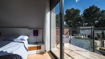 4 habitaciones, tabla de planchar con plancha, wifi y ropa de cama
