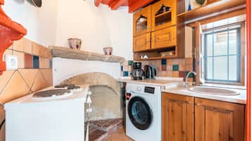 Fridge, oven, coffee/tea maker, cookware/dishes/utensils