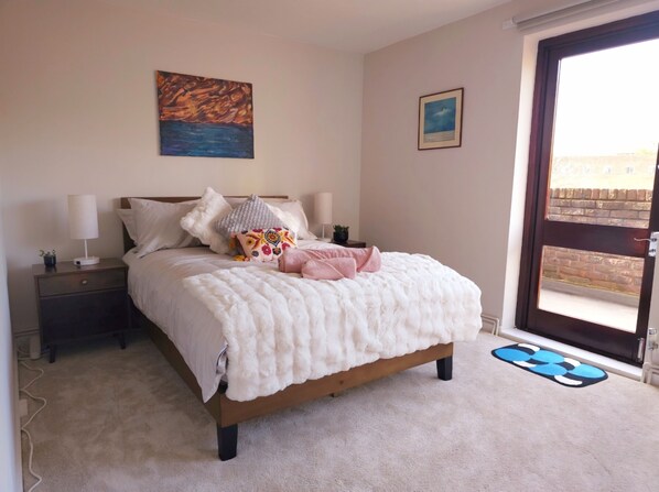 2 habitaciones, tabla de planchar con plancha, wifi y ropa de cama 