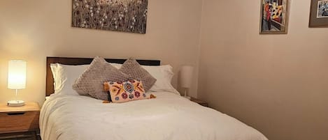 2 bedrooms, iron/ironing board, WiFi, bed sheets
