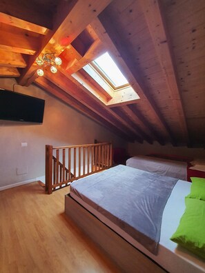 In-room safe, free WiFi, bed sheets