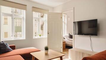 Comfort Apartment, 2 Bedrooms, Non Smoking, Pets Allowed | Living area | 45-inch Smart TV with digital channels, Netflix, Hulu