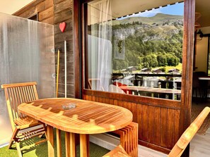 แฟมิลี่สตูดิโอ, วิวภูเขา | ลานระเบียง/นอกชาน