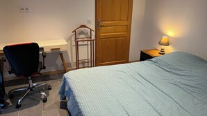 1 多间卧室、办公桌、免费 WiFi、床单