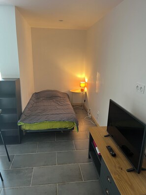 1 habitación, wifi y ropa de cama