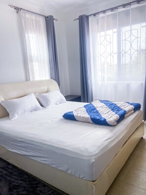 2 chambres, fer et planche à repasser, Wi-Fi, draps fournis