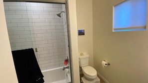 Handdukar, tvål och toalettpapper