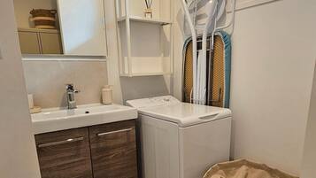 Douche, sèche-cheveux