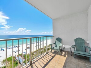 Property grounds - ☀️Beach FRONT-TWO Pools/Hot Tubs-The Summit 1020☀️ (Panama City)