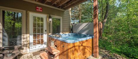 Tina de hidromasaje al aire libre