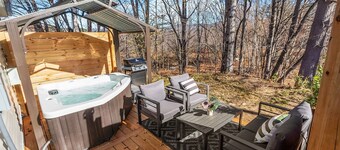 Cabin W/Private Hot tub,PetFriendly, Fire pit 10min Loon mtn & owls Nest Resort