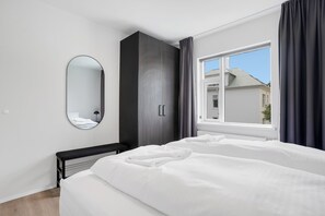 Apartment | Laptop workspace, iron/ironing board, free WiFi