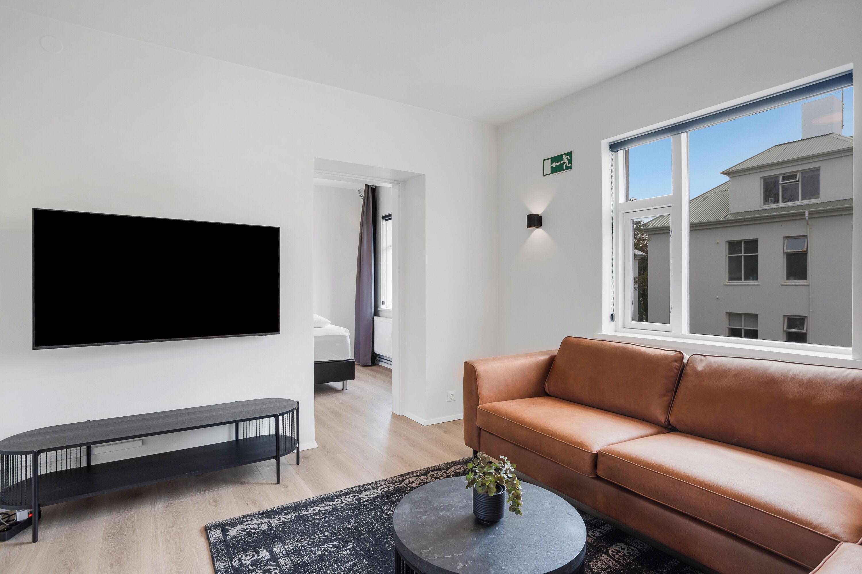 Smart TV 60 cm con canales de televisión vía satélite