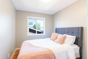 4 bedrooms, iron/ironing board, free WiFi, bed sheets