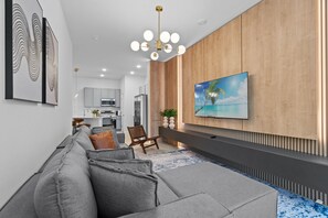 TV connectée, jeux vidéo, baby-foot