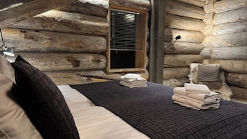 6 bedrooms, iron/ironing board, WiFi, bed sheets