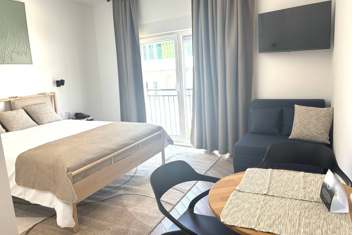 Deluxe Studio Suite | In-room safe, desk, iron/ironing board, free WiFi