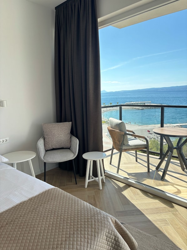 Deluxe Double Room, Sea View | In-room safe, desk, iron/ironing board, free WiFi