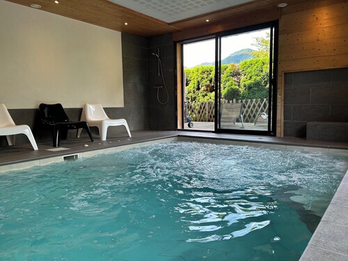 Entire chalet with indoor pool jacuzzi sauna steam room