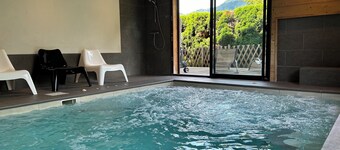 Entire chalet with indoor pool jacuzzi sauna steam room