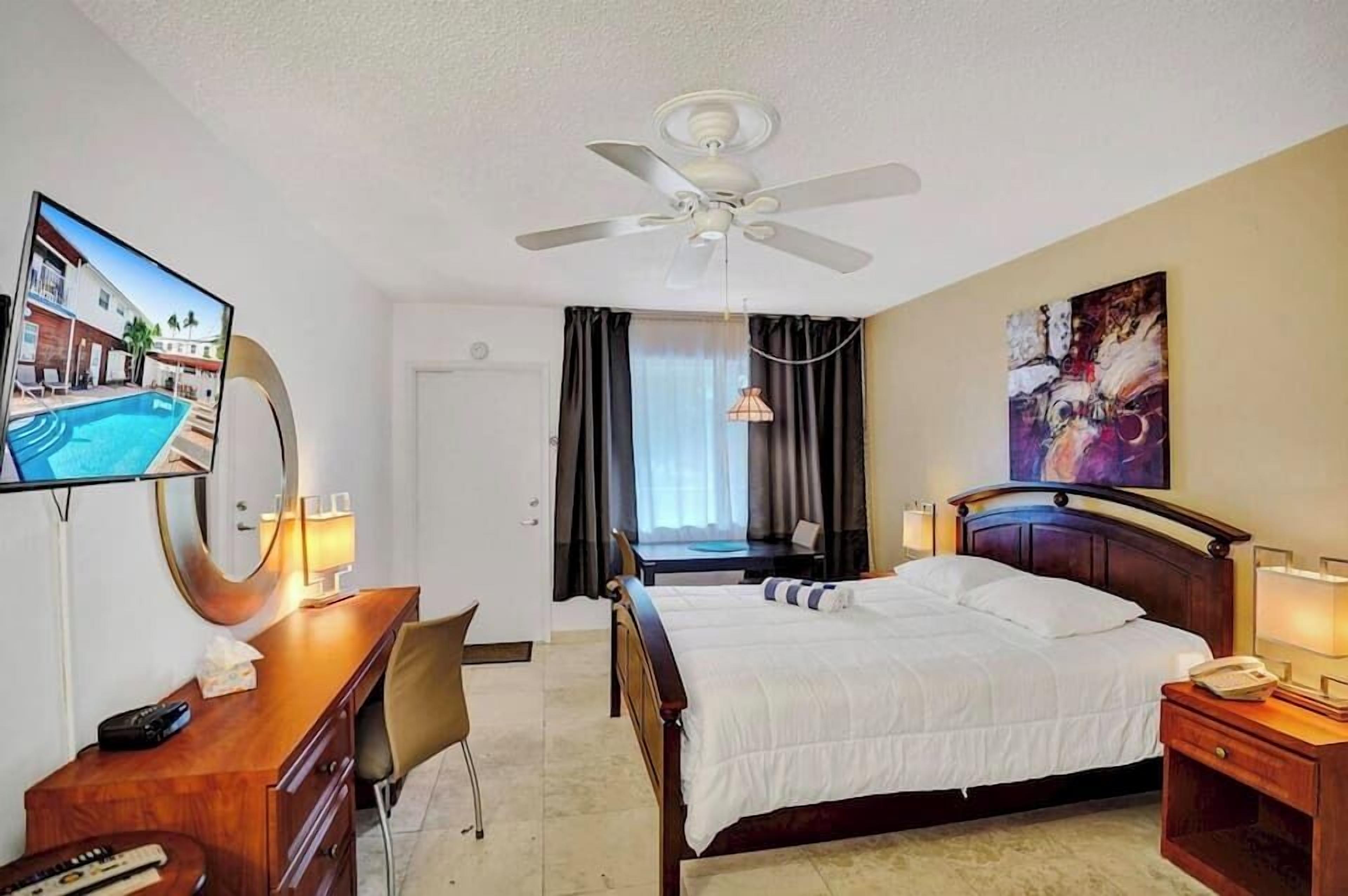 Classic Studio, Beach View (Waves 14) | Iron/ironing board, free WiFi