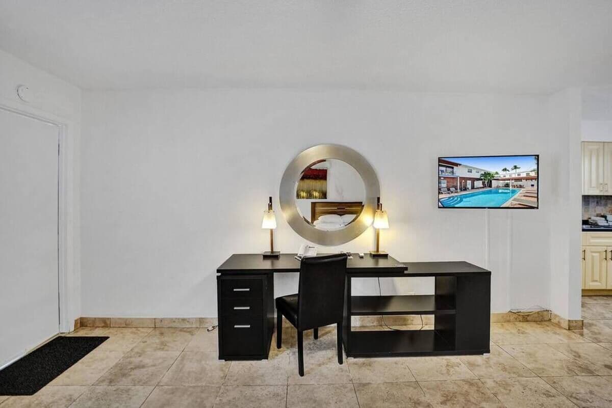 Classic Studio, Beach View (Waves 6) | Living area