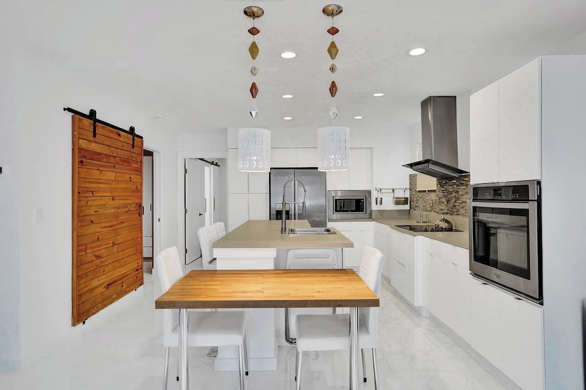 Classic Double Room (Waves 22) | Living area