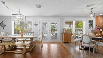 House, Multiple Beds (Casa Honu) | Dining