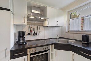 Fridge, coffee/tea maker