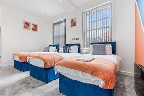 2 bedrooms, iron/ironing board, internet, bed sheets