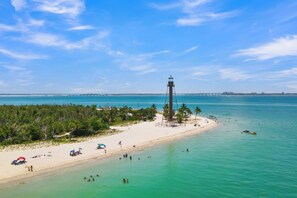 On the beach, white sand, beach towels - Lighthouse Resort and Club (Sanibel)